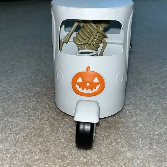 Halloween Decorative Truck - Picture 3 of 3
